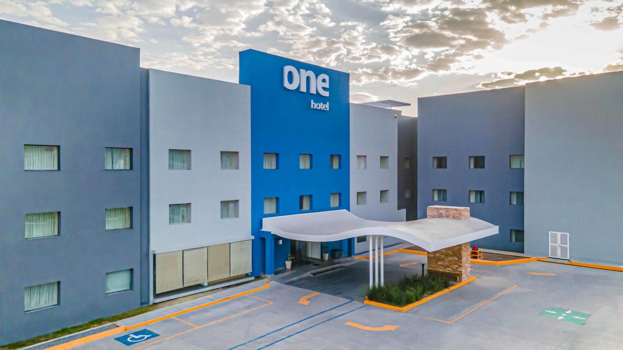 One Saltillo Aeropuerto Экстерьер фото